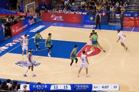上来就有作用！贝兹利持球突破 空中飞身滞空帅气上篮2+1！